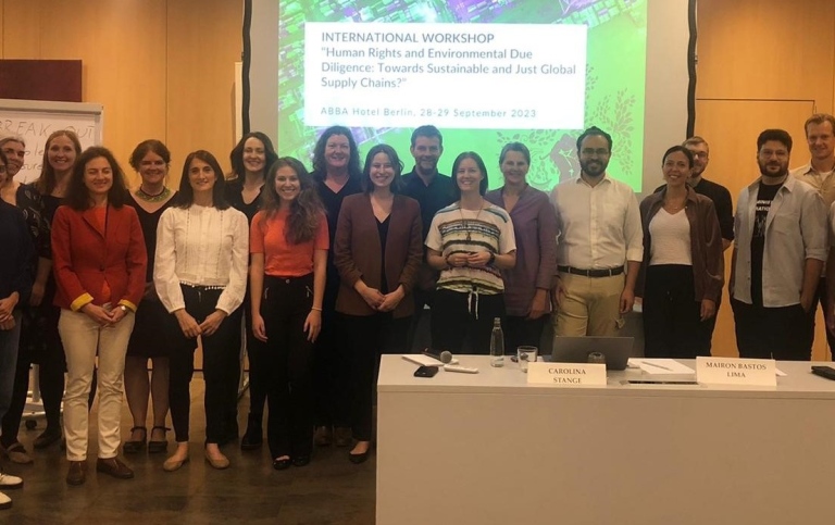 Foto: privat. Deltagarna i konferensen har ställt upp för en gruppbild.